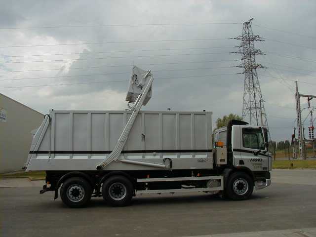 Tipper with liftback