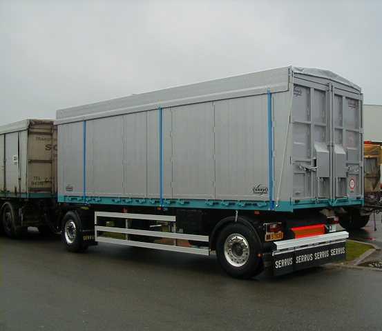 Trailer tipper with side doors